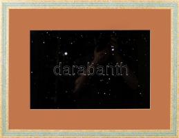 Dekoratív üvegezett fakeret, csillagokat megörökítő fotóval. Keret belső mérete: 45x60 cm