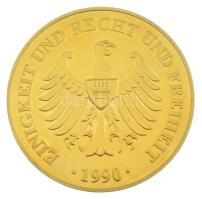 Németország 1990. "Németország újraegyesítése" kétoldalas sárgaréz emlékérem fólia tokban T:AU (eredetileg PP) Germany 1990. "The reunification of Germany" two-sided brass commemorative medal in foil case C:AU (originally PP)