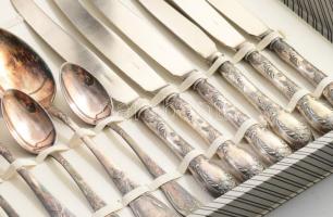 Hat személyes ezüstözött evőeszköz készlet, eredeti dobozában