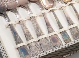 Hat személyes ezüstözött evőeszköz készlet, eredeti dobozában