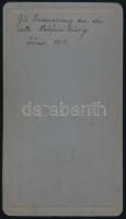 1911 Katonatiszt egészalakos portréja (fegyvergyakorlat emlékére készült kép), keményhátú fotó Stagl...