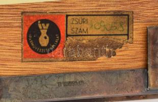 Kopcsányi Ottó (1933-): Don Quijote díszdoboz. Réz, fa. . Jelzett, 13x13 cm