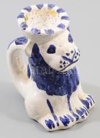 Oroszlános gyertyatartó. Samottos kerámia, kézzel festett, jelzés nélkül, hibátlan m: 14 cm