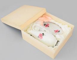 Hollóházi kétrészes virágmintás asztali szett, tálka és váza, jelzett, hibátlan, m: 21 cm