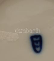 Cseh alt wien kétfüles váza, historizáló jelenettel, gyári mázhibával, kopással, m: 29 cm