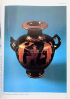 Régiségek könyve. Szerk.: Voit Pál. Bp., 1983, Gondolat. Számos érdekes színes és fekete-fehér képpe...