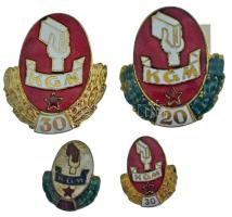 ~1950-1960. "KGM (Kohó- és Gépipari Minisztérium)" (2xklf) 20 és 30 év után járó kitüntető jelvény, 10 és 30 év után járó miniatűrrel T:AU,XF
