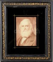 Antik, üvegezett, kopott fa képkeret, Henry Longfellow arcképével, látható méret: 21,2x17,4 cm.