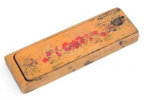 Régi virágmintás fa tolltartó, írószer tartalommal, h: 24 cm