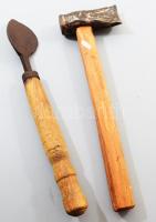 Régi asztalos kalapács és kanál, korrodált, h: 32 cm
