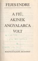 Fejes Endre:  A fiú, akinek angyalarca volt. (Dedikált.) Budapest, (1982). Magvető Könyvkiadó (Alföldi Nyomda, Debrecen). 640 + [4] p. Egyetlen kiadás. Dedikált: "Nócinak igaz szeretettel: Bandi. 1983. október". Feliratozott gerincű kiadói egészvászon kötésben, színes kiadói védőborítóban. Jó példány.