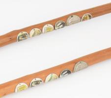 2 darab túrabot, összesen 11 jelvénnyel, h: 88-92 cm