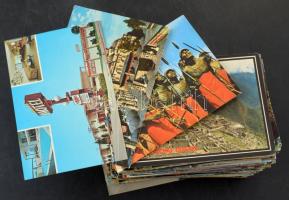 Kb. 200 db MODERN külföldi város képeslap, vegyes minőségben / Cca. 200 modern foreign town postcards in mixed quality