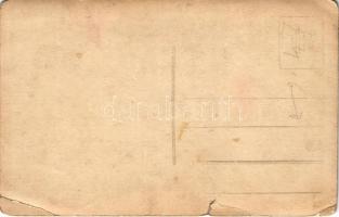 1929 Parád-fürdő, étterem terasza vendégekkel és pincérrel. photo (szakadás / tear)