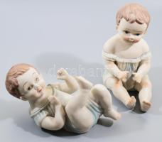 Régi német porcelán ülő és fekvő baba figurák, jelzés nélkül, kis kopással, m: 17,5 cm alatt