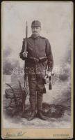 cca 1910 Katona menetfelszerelésben, puskával és kürttel, a hátoldalon autográf sorokkal (,,Legkedve...