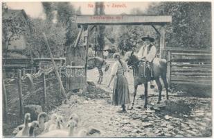 Felsőzáros, Zárjecs, Záriecie; Trencianska stol, Slovenské kroje. P. Sochán / szlovák népviselet, folklór / Slovakian folklore (EK)