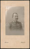 cca 1900-1910 Katonatiszt portréja, Katonai Érdemérem (Signum Laudis), Jubileumi Udvari Emlékérem és Katonai Tiszti Szolgálati Jel kitüntetésekkel. Keményhátú fotó Barna Hugó miskolci műterméből, 16,5x10 cm