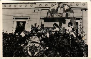 1940 Csíkszereda, Miercurea Ciuc; bevonulás, magyar zászló, Szent Korona, címer / entry of the Hungarian troops, Hungarian flag, Holy Crown + "1940 CSÍKSZEREDA VISSZATÉRT" So. Stpl. (vágott / cut)