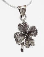 Ezüst(Ag) szögletes kígyó nyaklánc, négylevelű lóhere medállal, jelzett, h: 46 cm, 3,5×1,8 c, nettó: 9,1 g