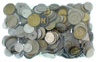 Vegyes, magyar és külföldi érmetétel mintegy ~910g súlyban T:vegyes Mixed, Hungarian and foreign coin lot (~910g) C:mixed