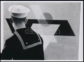 cca 1961 Ernst Haas (1921-1986) osztrák - amerikai fotóriporter és fotóművész felvétele (Matróz a Guggenheim Múzeumban), 1 db modern nagyítás, jelzés nélkül, 21x15 cm