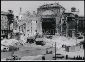 cca 1965 Budapest, a Nemzeti Színház bontása, 1 db modern nagyítás, jelzés nélkül, 15x21 cm