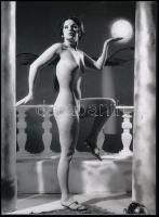 cca 1958 "A Hold asszonya", szolidan erotikus felvétel, 1 db modern nagyítás, jelzés nélkül, 21x15 cm