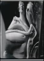 1933 Kertész Andor (később André Kertész) (1894-1985) magyar (később francia - amerikai) fotóművész felvétele (Torzítások sorozatból a 10.sz. negatív teljes terjedelmében), 1 db modern nagyítás, jelzés nélkül, 21x15 cm