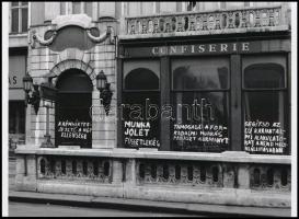 1956. december, Budapest, Vörösmarty téri propaganda, 1 db modern nagyítás, jelzés nélkül, 15x21 cm