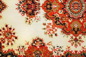 Európai stílusú krémszínű szőnyeg, jó állapotban, 100x150 cm