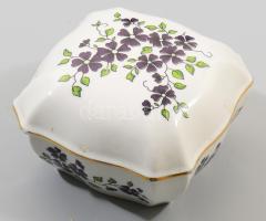 Zsolnay lila virágmintás bonbonier, jelzett, kis kopással, 10,5x10,5 cm