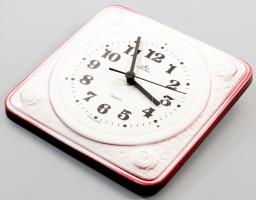 Meister-Anker mázas fajansz falióra, jelzett, hátoldalon kis anyagkopással, 21x21 cm