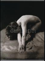 cca 1925 Pécsi József (1889-1956) budapesti fényképész és fotóművész felvétele (Berber Anita táncos), brómolajnyomat után készült modern nagyítás, jelzés nélkül, 21x15 cm