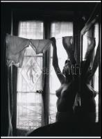 cca 1952 "Intim cuccok az ablak előtt", szolidan erotikus felvétel, 1 db modern nagyítás, jelzés nélkül, 21x15 cm