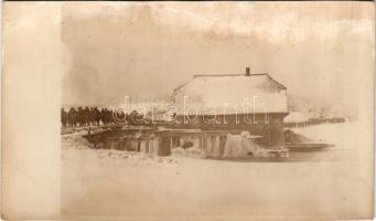 Somlyópatak, Pietrosul; első világháborús osztrák-magyar katonák csapata télen / WWI Austro-Hungarian K.u.k. military, group in winter. photo (vágott / cut)
