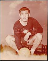 cca 1970 Faragó Lajos (1932-2019) válogatott labdarúgó, kapus, a Bp. Honvéd játékosa, fotó, kisebb törésnyomokkal, 22,5x17,5 cm
