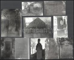 1961-1974-1977 A Házsongárdi temetőt, a kolozsvári történelmi temetőkertet ábrázoló fotók, 10 db, a hátoldalakon nagyrészt feliratozva, és dátumozva, 11x8 cm és 9x6 cm közötti méretben.