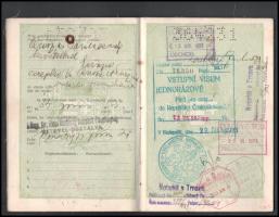 1933 A Magyar Királyság által kiállított fényképes útlevél, kopottas állapotban