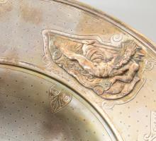 Émile Hugo (aktív 1853-1880) francia historizáló ezüst (Ag) mosakodókancsó és mosakodótál készlet. F...