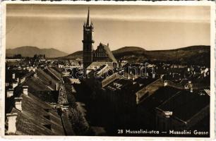 1942 Beszterce, Bistritz, Bistrita; Mussolini utca, evangélikus templom / street view, Lutheran church (EB)