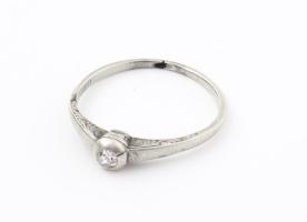 Arany (Au) 14K gyűrű, gyémánttal, jelzett, m: 51, bruttó: 1,3 g