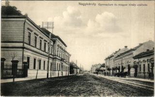 1918 Nagykároly, Carei; Gimnázium és Magyar király szálloda, Wachter János (?) üzlete. A képeslap címzettje Dr. Krepuska Géza (1861-1949) egyetemi tanár, nemzetközi hírű fülorvos. Csókás László kiadása / grammar school, hotel, shop (EK)