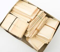 650 db Nagyrészt 1945 előtti névjegykártya, részben autográf feliratokkal