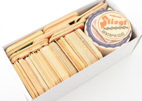 Cipősdoboznyi sok dadarabos söralátét tétel.