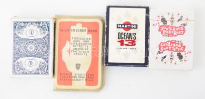 4 pakli kártya, közte bontatlan