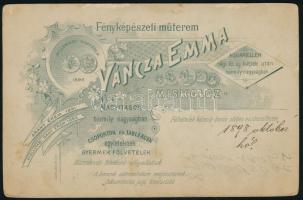 1898 Családi fotó Váncza Emma miskolci műterméből, kis kopottsággal, 16,5x10,5 cm