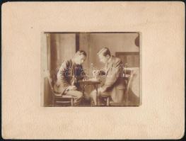 cca 1900 Sakkparti, kartonra kasírozott fotó, 9,5×12 cm