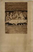 1918 Russische Dorfschönen vom unteren Stochod / WWI German military, soldiers with Russian women from the surroundings of River Stokhid (Ukraine) (EB)