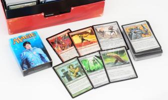 Magic The Gathering kártyák, kb. 2000 db, kissé kopott dobozban
